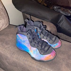Toddler boys Foamposite One tennis shoes. Good condition.. size 11c